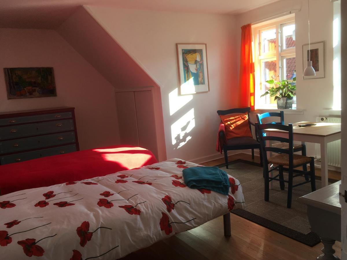 Jan Og Inges Bed & Breakfast Миддельфарт Экстерьер фото
